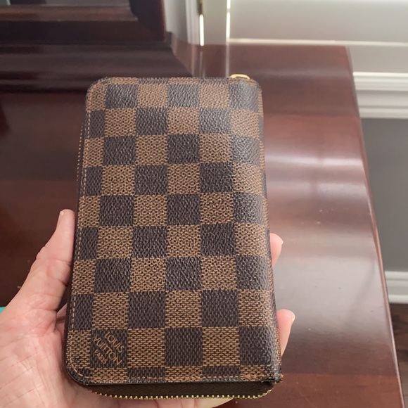 SOLD Authentic Louis Vuitton Zippy Compact Wallet - Picture 3 of 10